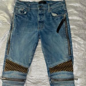 I’m selling amiri jeans for 160$ witches what I’m nice enough to do it for 160$